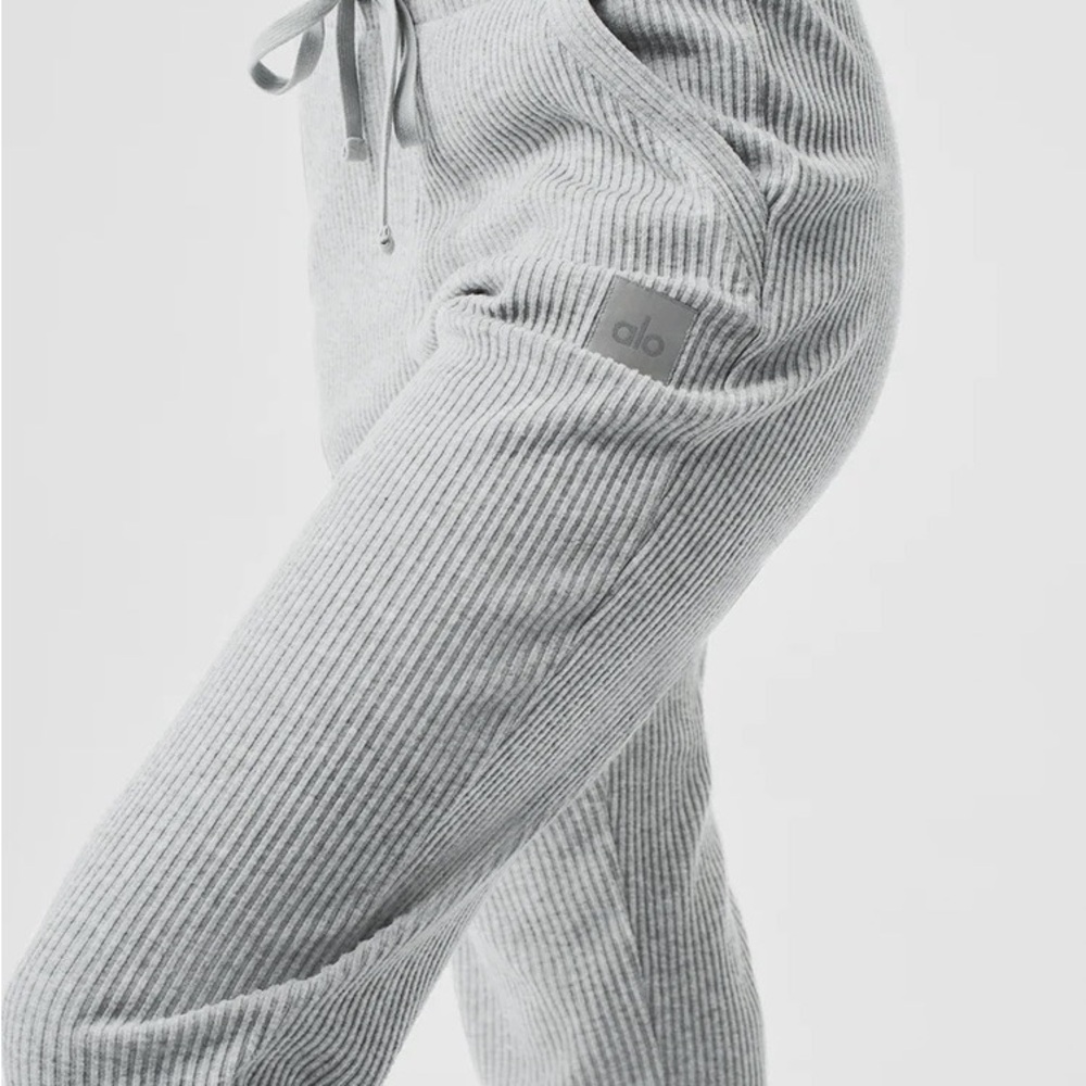 ALO Yoga Muse Sweatpant in size small